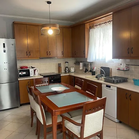 Wonderful Summer House With Garden In Σπίτι διακοπών