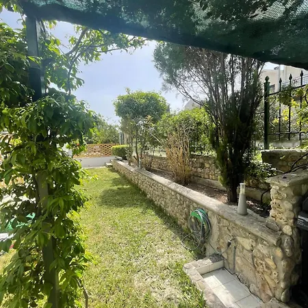 Wonderful Summer House With Garden In Σπίτι διακοπών *
