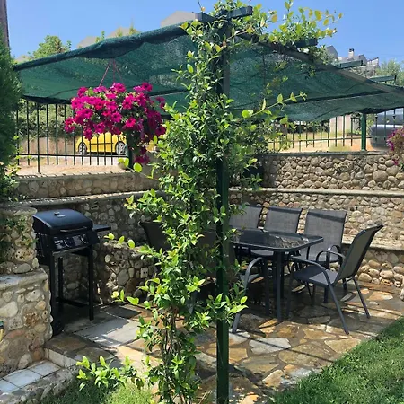 Wonderful Summer House With Garden In Σπίτι διακοπών *